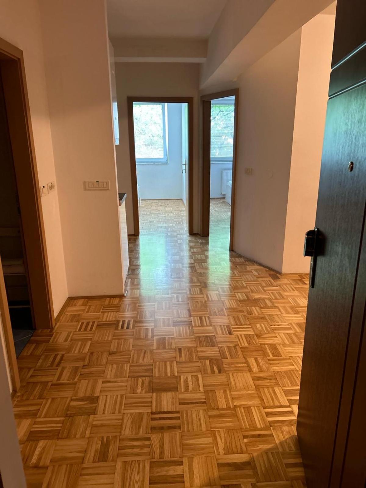 Industrial Zone Hotel Ljubljana Ngoại thất bức ảnh