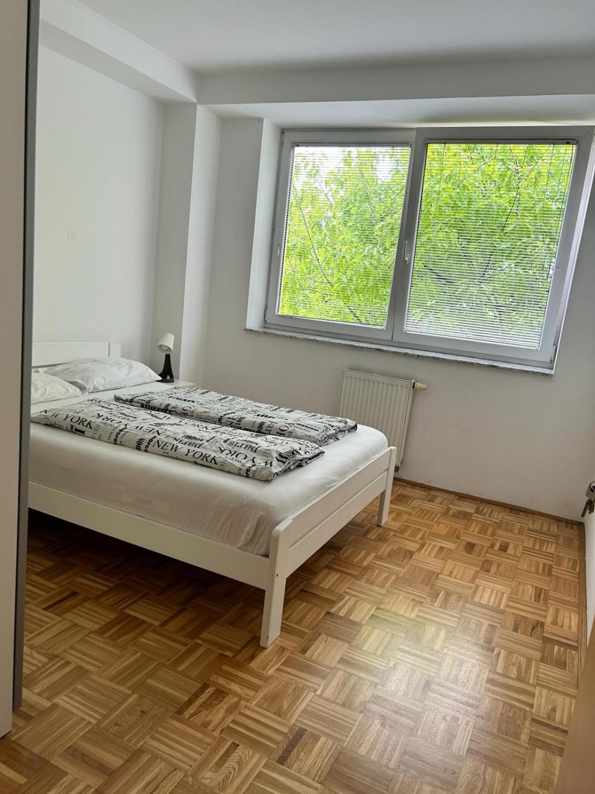 Industrial Zone Hotel Ljubljana Ngoại thất bức ảnh