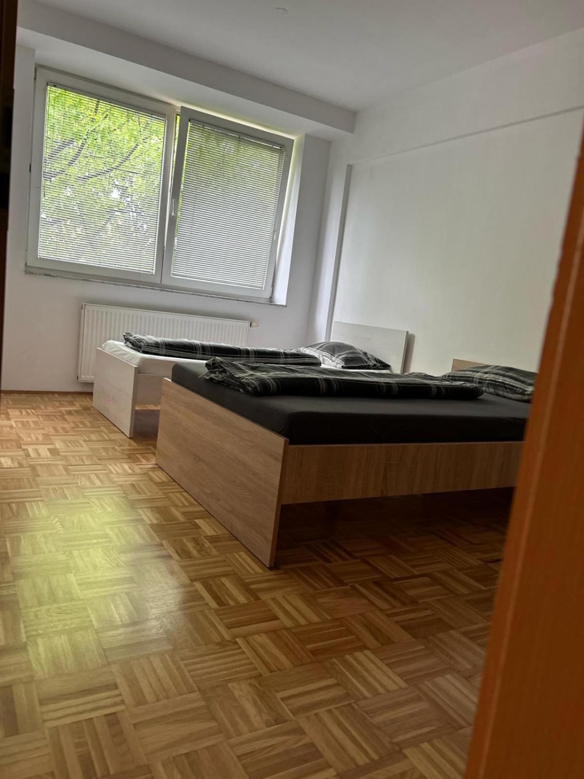 Industrial Zone Hotel Ljubljana Ngoại thất bức ảnh