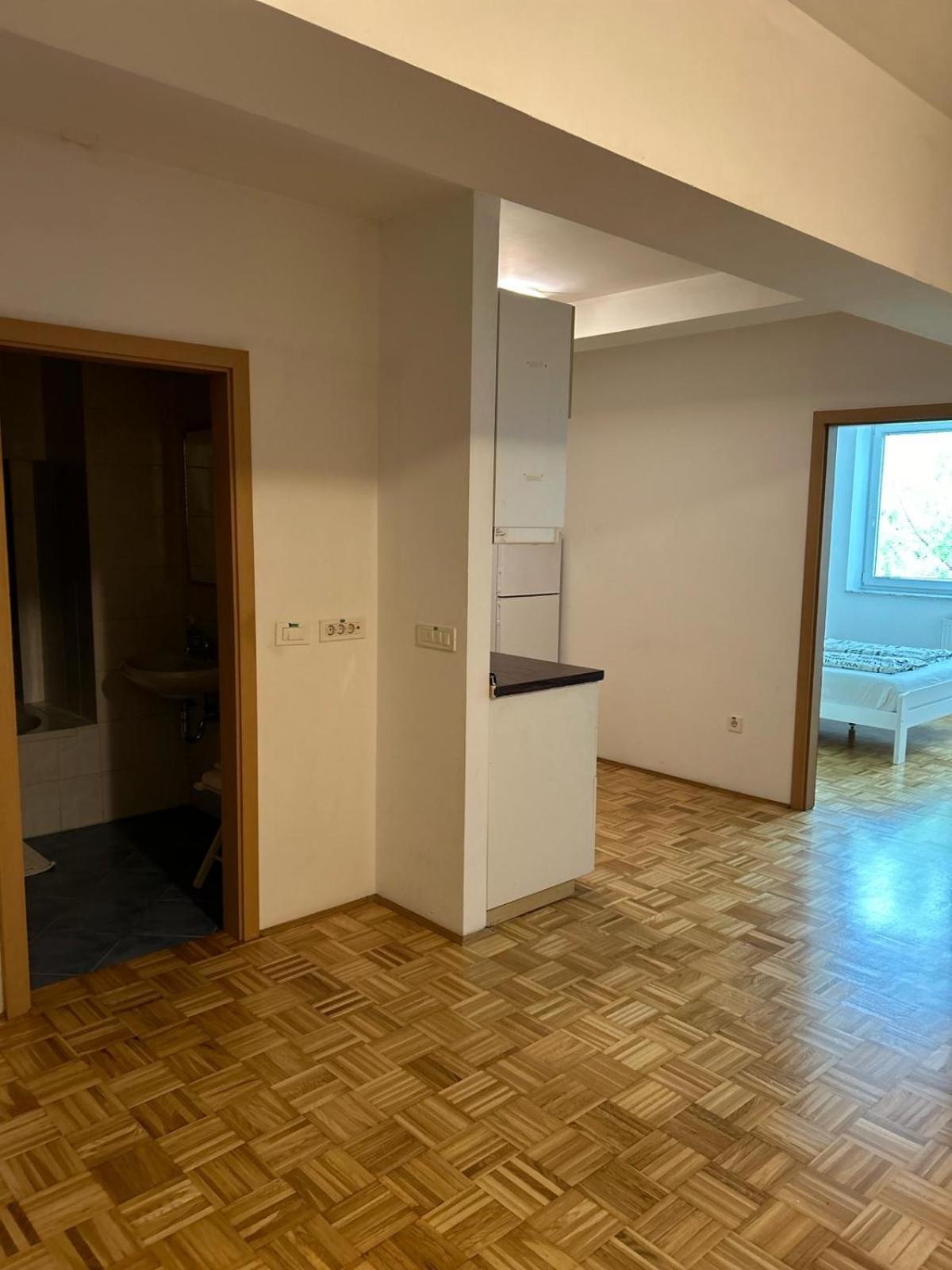 Industrial Zone Hotel Ljubljana Ngoại thất bức ảnh
